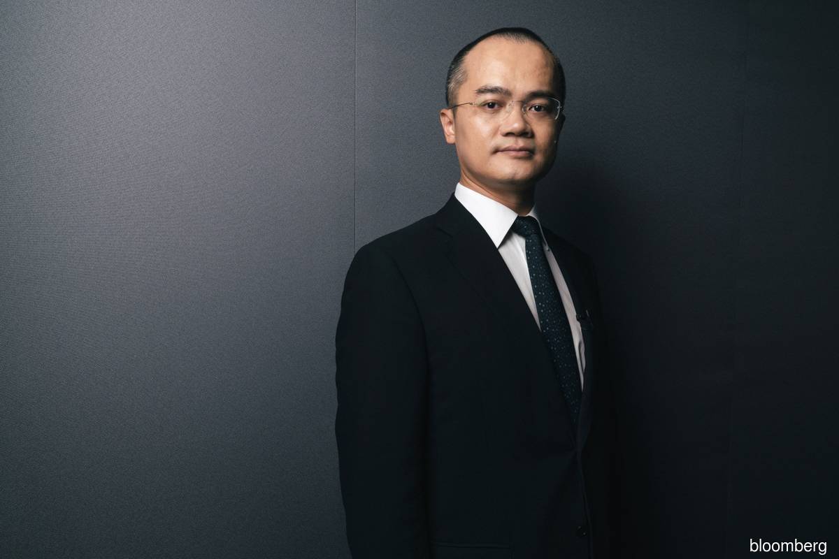 Meituan’s billionaire co-founder joins China’s AI chatbot rush